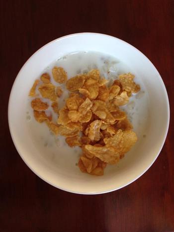营养早餐2 红豆包+牛奶薏仁地瓜粥配玉米片的做法图解13