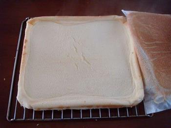 戚风奶油蛋糕卷的做法步骤12