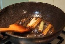 轻松做绝对拿得出手的家宴菜-葱烧海参的做法图解10
