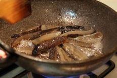轻松做绝对拿得出手的家宴菜-葱烧海参的做法步骤7