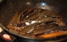 轻松做绝对拿得出手的家宴菜-葱烧海参的做法步骤9