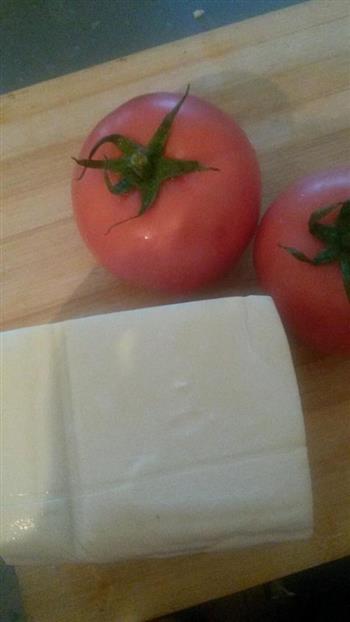 西红柿豆腐汤的做法步骤1