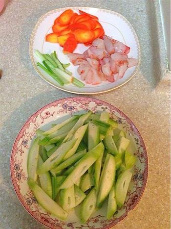 丝瓜胡萝卜烩虾片的做法步骤2