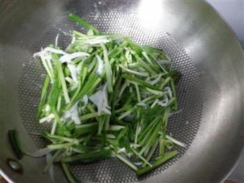 银鱼炒韭菜怎么做，银鱼炒韭菜怎么做好吃，银鱼炒韭菜做法