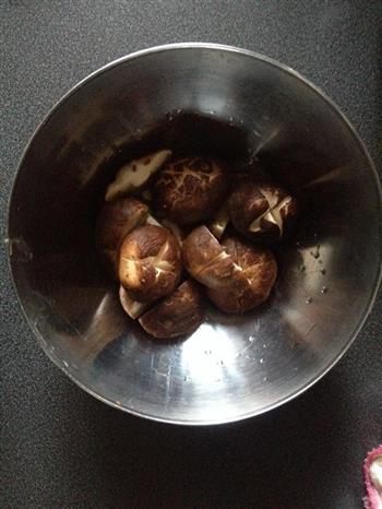 香菇炖鸡汤的做法步骤7
