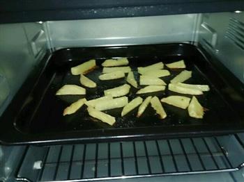 椒盐猪软骨拼烤土豆的做法步骤2