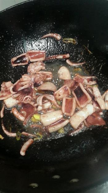 鱿鱼干煸大头菜的做法图解3