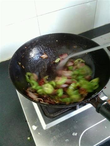 青椒腊肉的做法步骤4