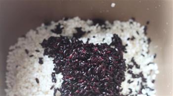 蜜豆紫米条头糕的做法图解3