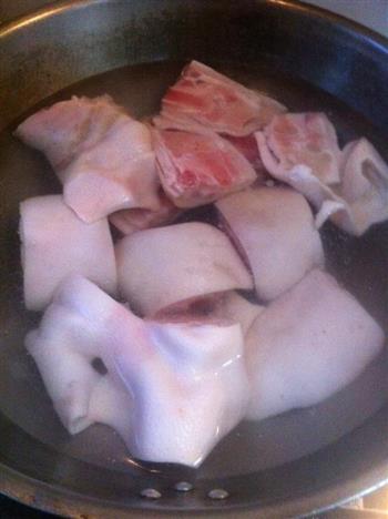猪脚黄豆汤的做法步骤3