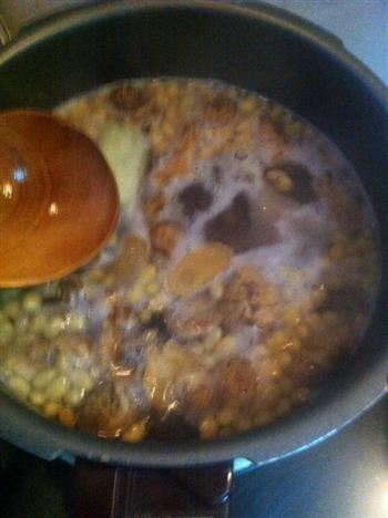 猪脚黄豆汤的做法步骤5