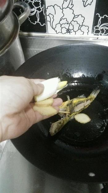 黄骨鱼荷包蛋汤的做法图解4