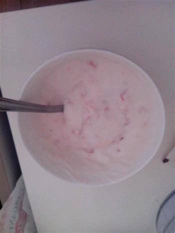 草莓酸奶的做法步骤3