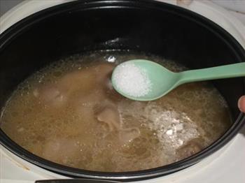 黄豆猪手汤的做法步骤8