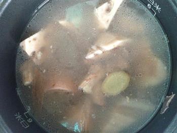 湖北莲藕排骨汤的做法步骤2