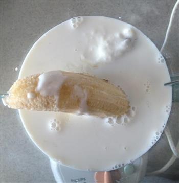 清肠香蕉酸奶饮的做法步骤2