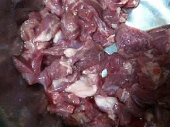 酸笋辣炒羊肉的做法步骤1