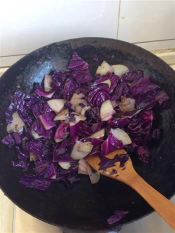紫甘蓝炒土豆片的做法图解5