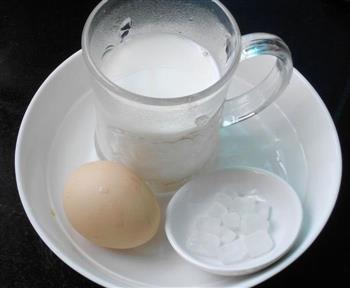 牛奶芙蓉蛋羹的做法步骤1