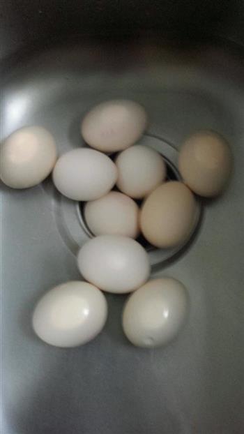 五香卤蛋的做法步骤2