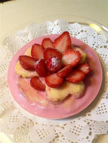 超简单的草莓慕斯蛋糕的做法步骤1
