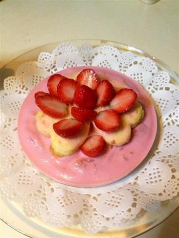 超简单的草莓慕斯蛋糕的做法步骤3