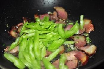 蕨菜炒腊肉的做法步骤5