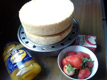 黄桃草莓生日蛋糕的做法步骤1