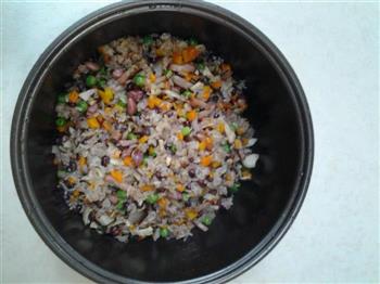 豌豆腊肉糯米饭的做法步骤6