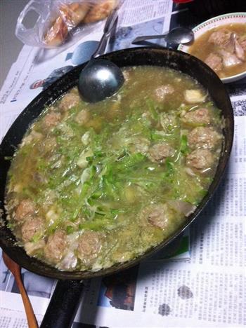 青萝卜粉丝蘑菇猪肉丸子汤的做法步骤1