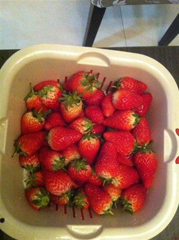 冰糖葫芦-草莓版的做法步骤1