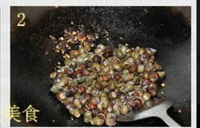 紫苏炒石螺的做法步骤2