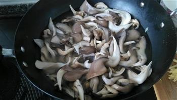 蘑菇炒肉的做法图解4