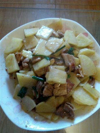 土豆炒肉—最简单炒法的做法步骤1