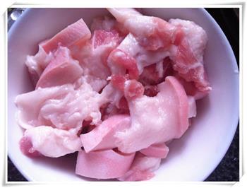 酸菜白肉炖豆腐的做法步骤3