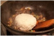 剩米饭的华丽转身-芝士蘑菇焗饭的做法图解5