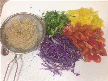 藜麦牛油果蔬菜沙拉的做法图解3
