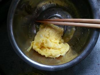 蒜黄炒鸡蛋的做法图解2