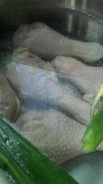 鸡汤香菇玉米肠蔬菜粥的做法步骤1