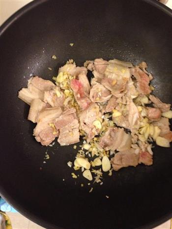 辣白菜炒五花肉的做法步骤3