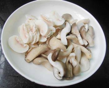 滋阴平肝火-菌菇花蛤汤的做法步骤4