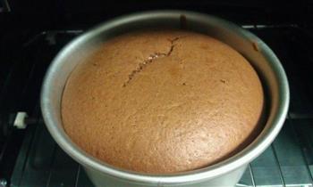 草莓奶油蛋糕黑森林蛋糕的做法步骤2