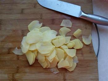 老黄瓜种炒土豆片的做法步骤1