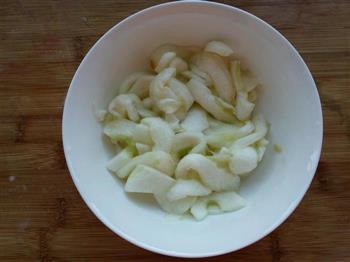 老黄瓜种炒土豆片的做法步骤3