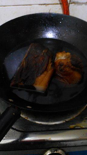 芹菜炒腊肉的做法步骤1