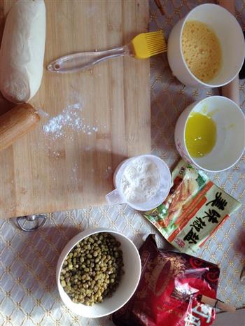 椒盐、绿豆、红豆芝麻烧饼的做法图解1