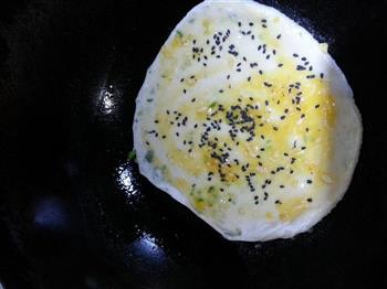 美味的鸡蛋葱花饼的做法图解8