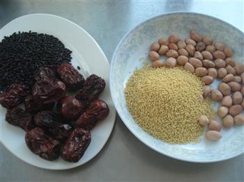 红枣黑米粥的做法步骤1