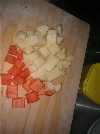 炖豆角土豆胡萝卜的做法步骤3