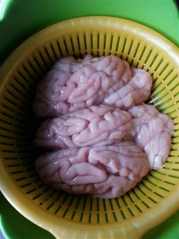 核桃炖猪脑的做法图解1